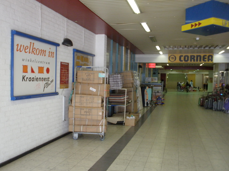 Welkom in Kraaiennest. Winkelcentrum Kraaiennest. Foto: Annemarie de Wildt.  